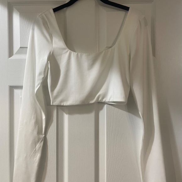 H:ours Hibi Long Sleeve Crop Top - Picture 4 of 6